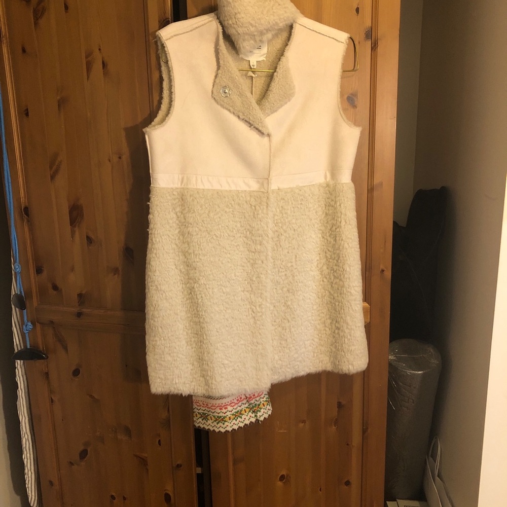 Dylan (Sundance) Cream Sleeveless Teddy and suede Jacket L, smart/soft